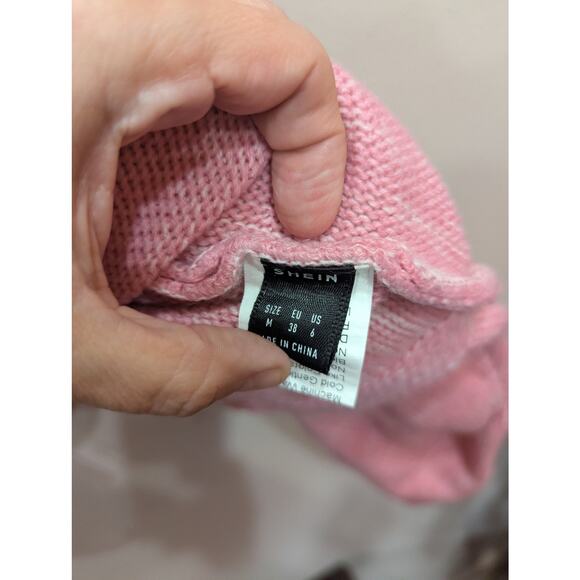 Cheerful pink knit sweater w/daisy graphic intentionally distressed size M (6) - Picture 2 of 7